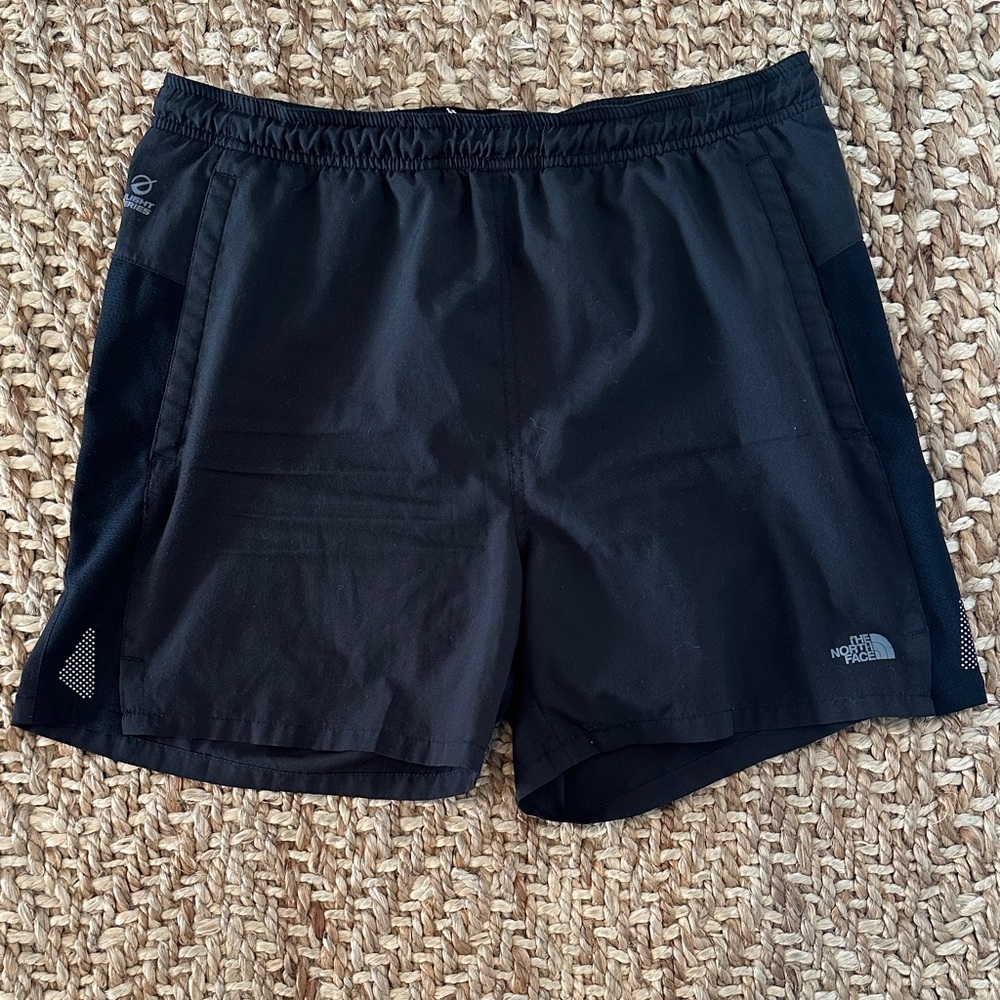 the North face men’s active shorts size small